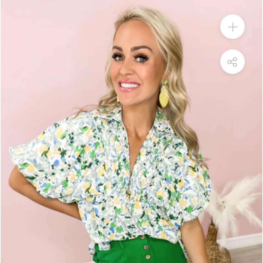 Entro NWT Floral Blouse
